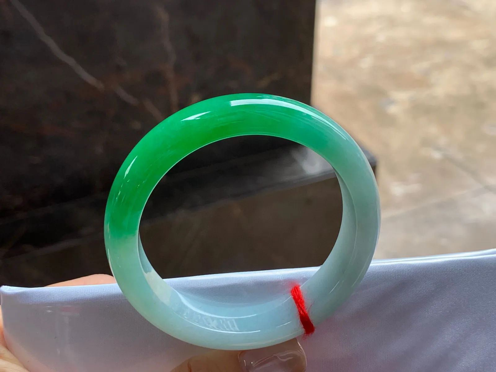 阳绿手镯
细腻51.1/13.1/7.8mm