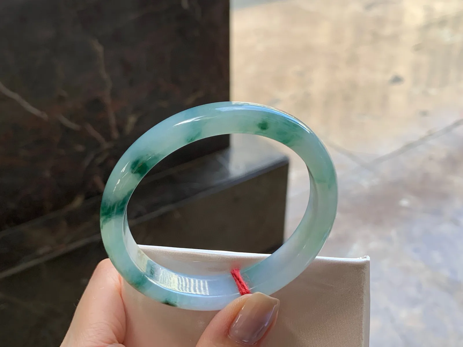 飘花贵妃镯
水润清爽 55.7/12.7/7mm
