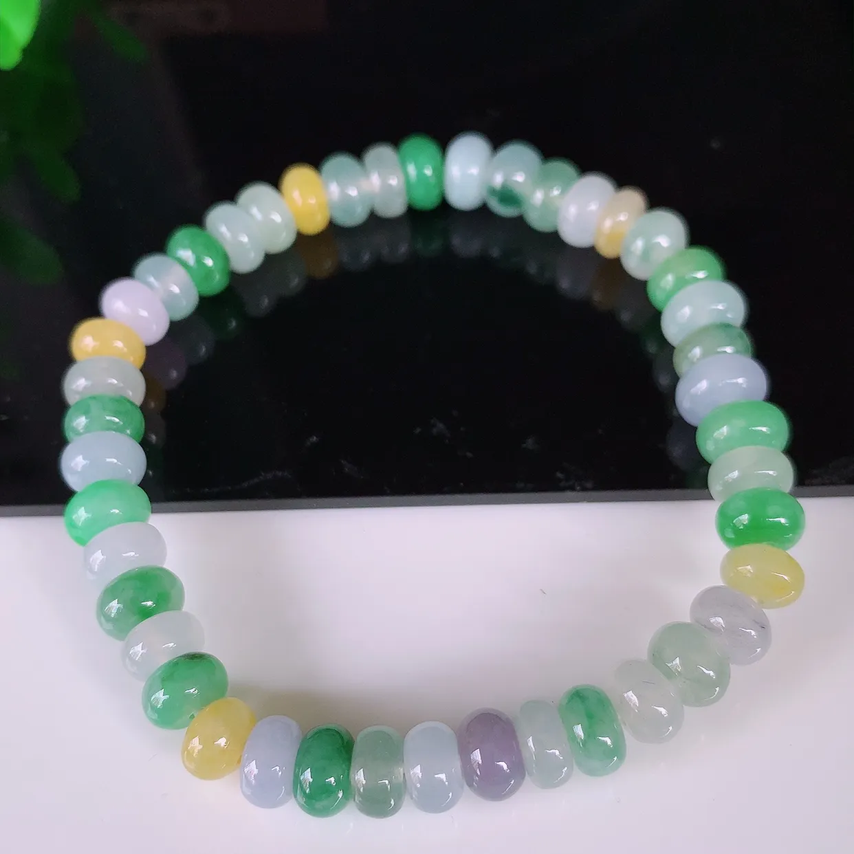 自然光实拍，冰多彩翡翠手串手链，种老水足，冰清玉润  颜色漂亮  #46.5取一尺寸6.6