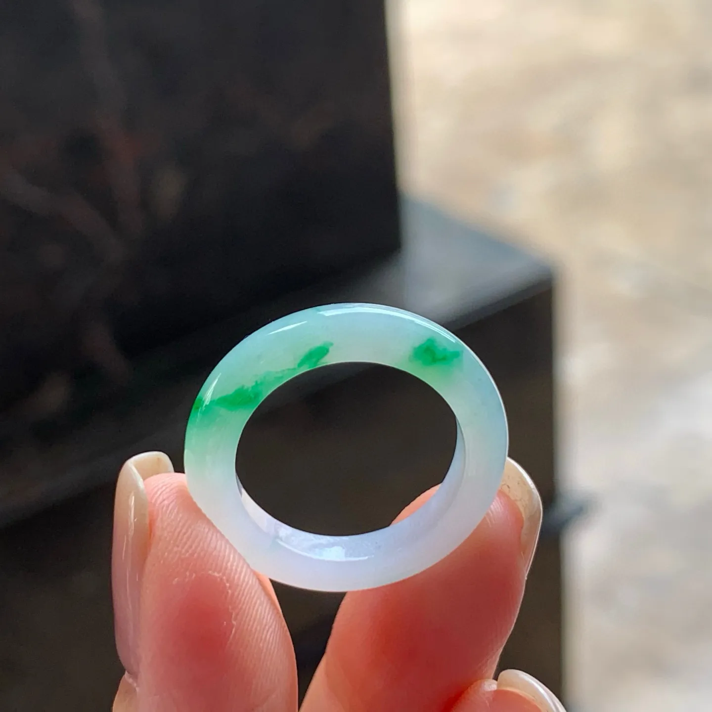 阳绿指环
水润