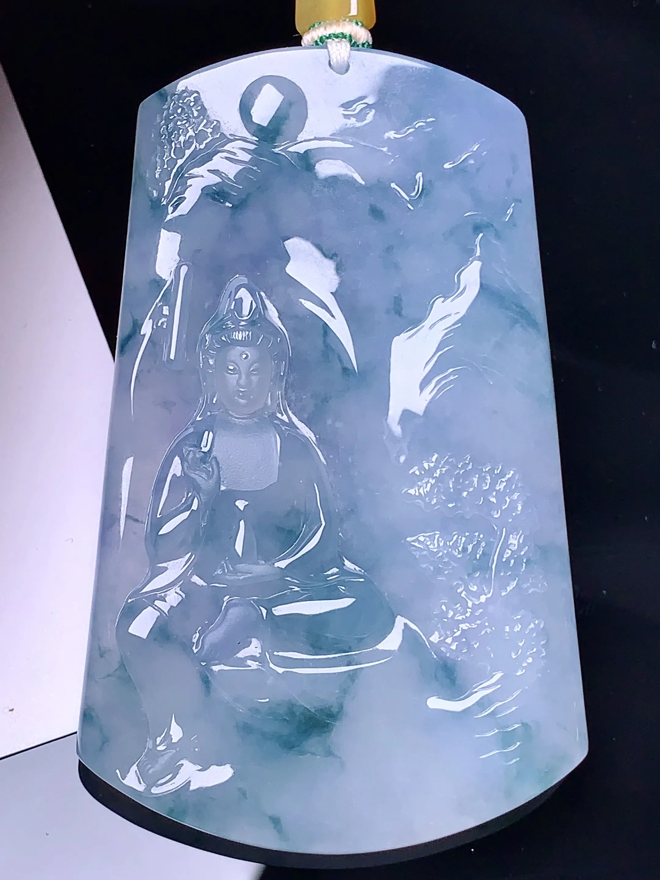 飘绿观音吊坠 玉质细腻 色泽艳丽 整体尺寸69*43.2*4