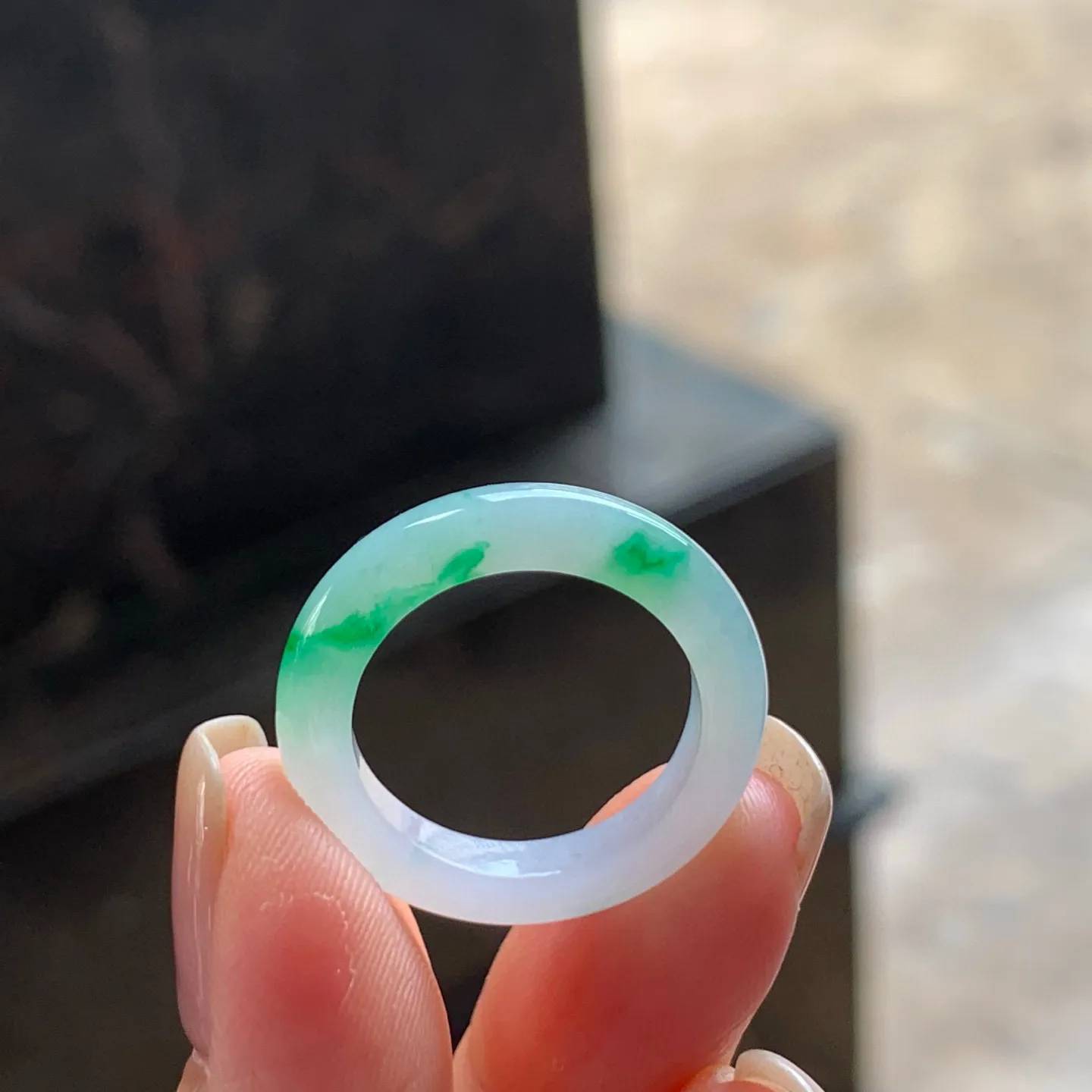 阳绿指环
水润