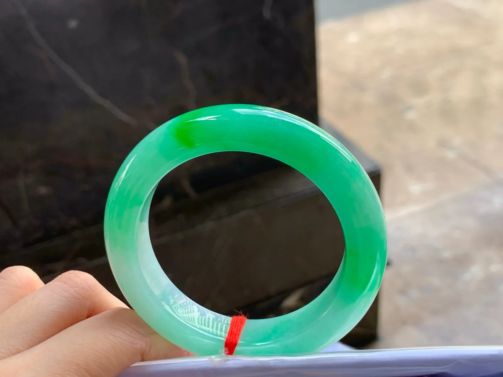 阳绿手镯
色阳52.5/12.4/10.2mm