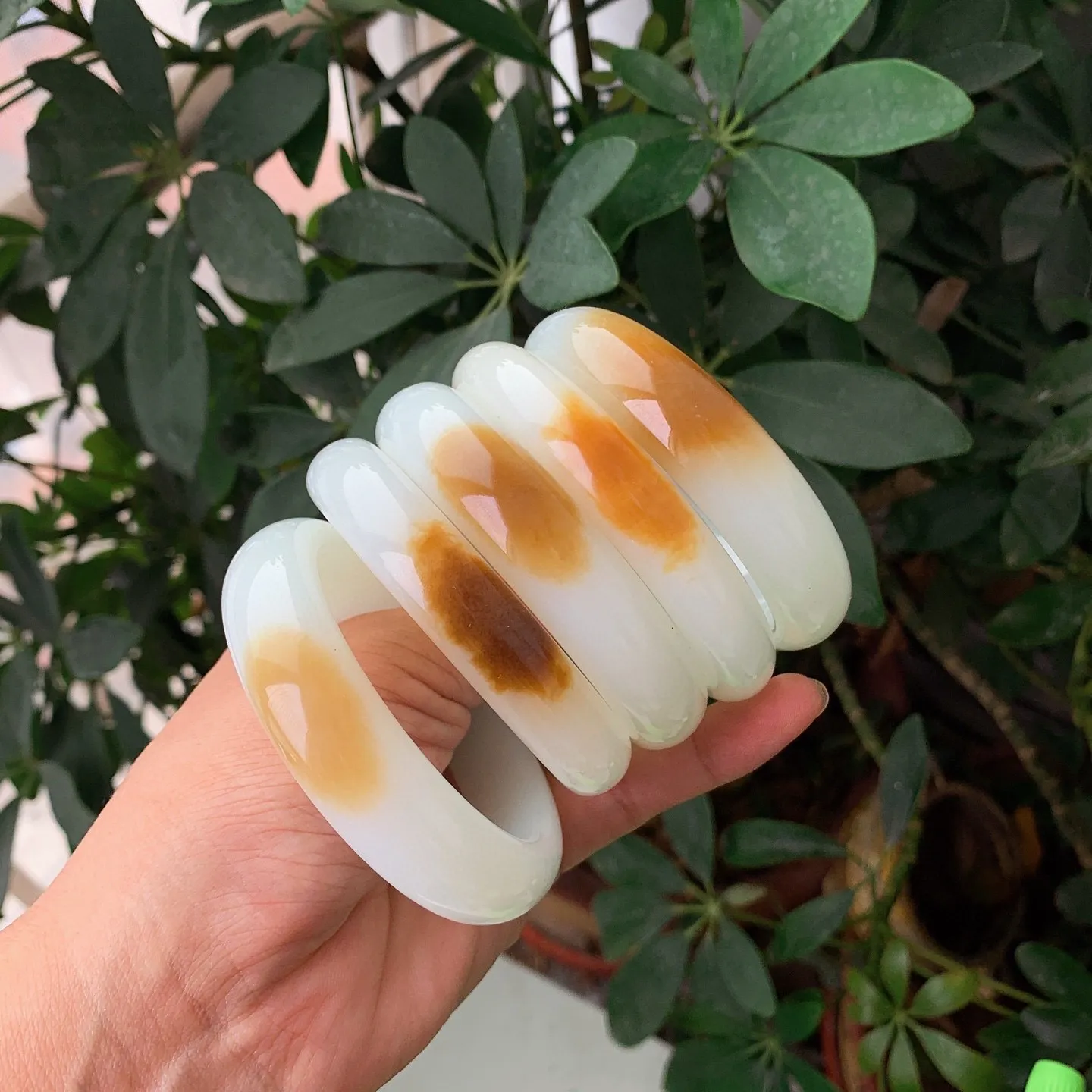 和田玉且末糖料手镯，精品且末糖料，糖色好，品质好，咨询圈口