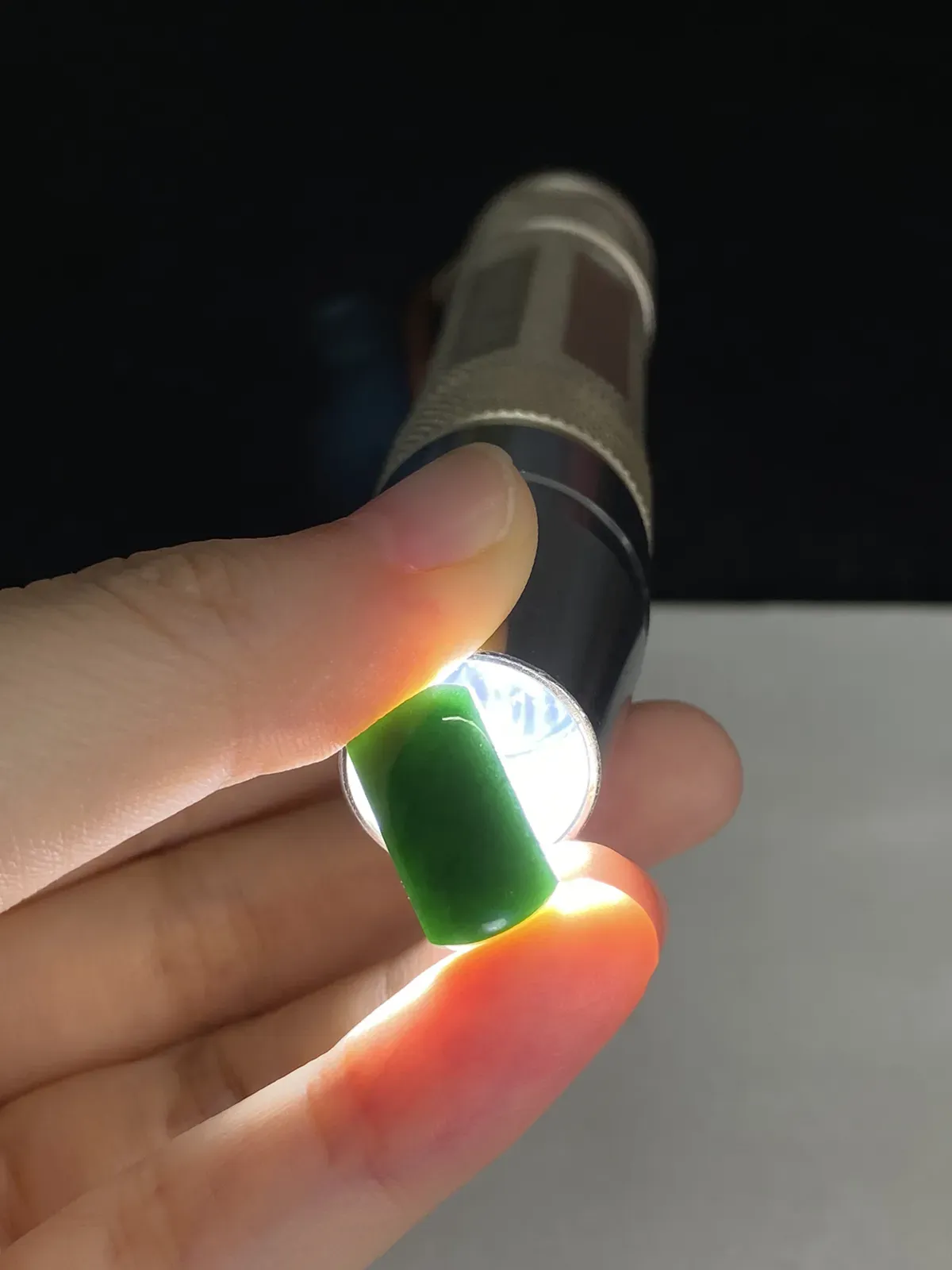 翡翠马鞍形戒面