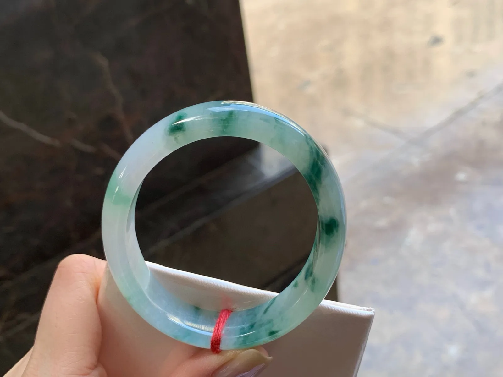 飘花贵妃镯
水润清爽 55.7/12.7/7mm