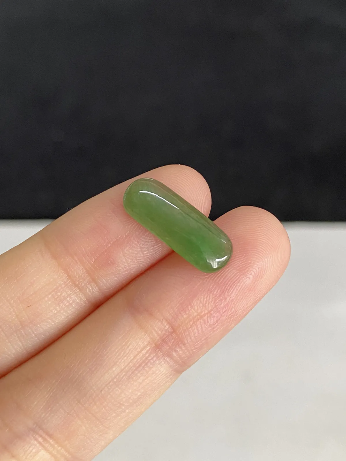 翡翠马鞍形裸石