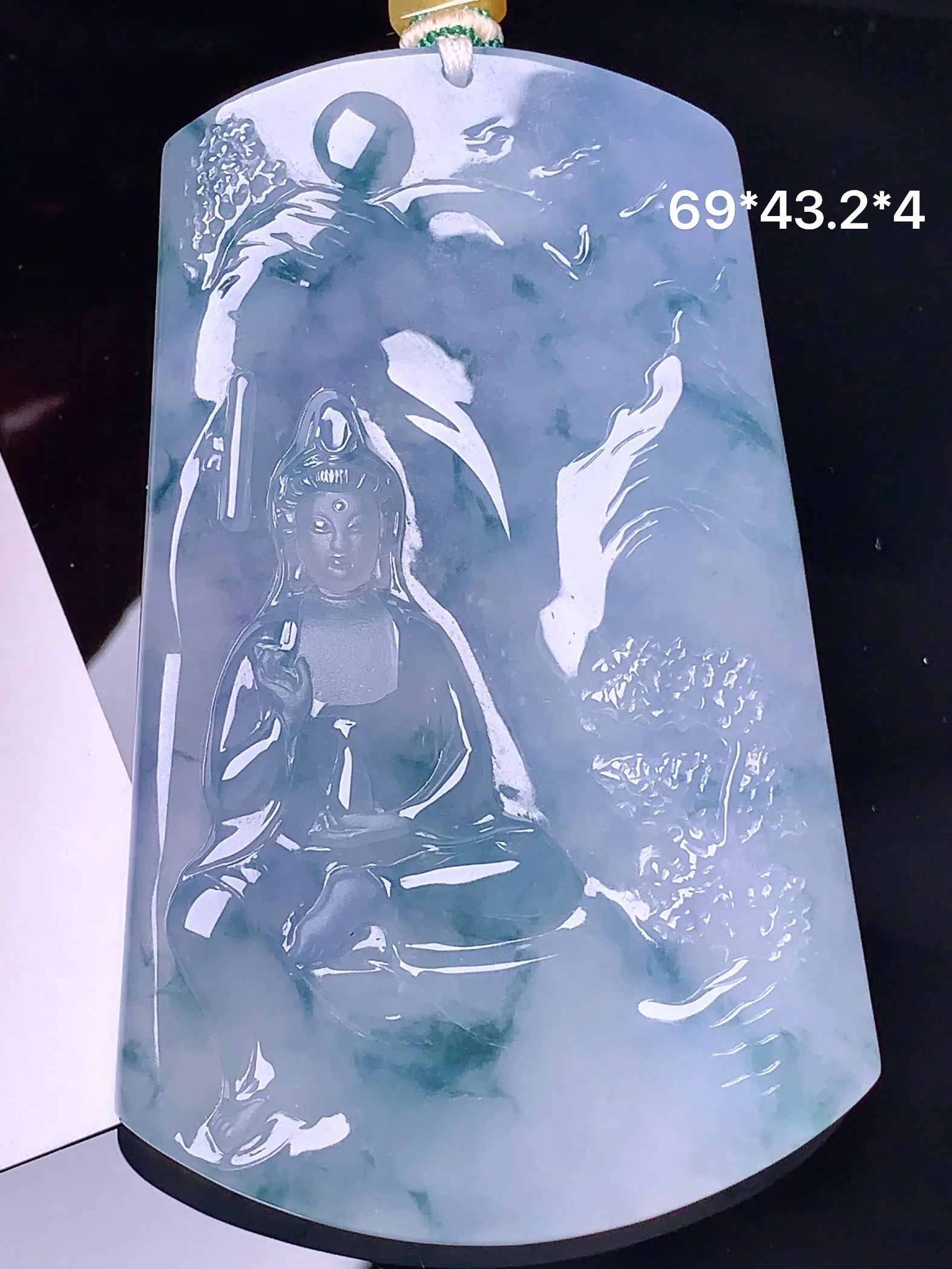 飘绿观音吊坠 玉质细腻 色泽艳丽 整体尺寸69*43.2*4
