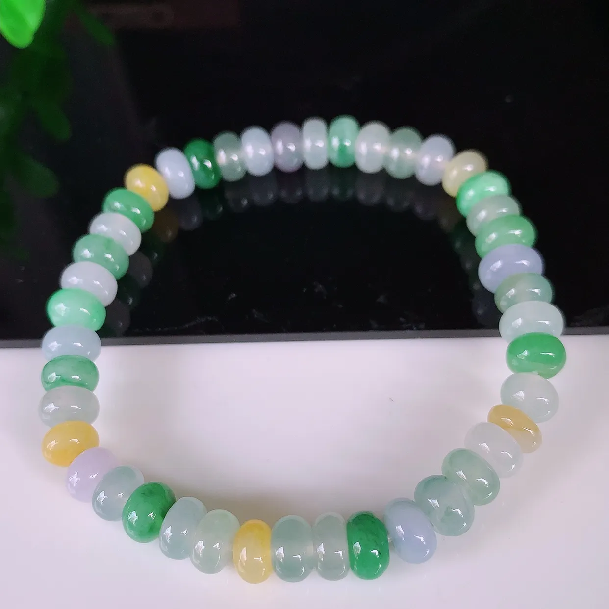 自然光实拍，冰多彩翡翠手串手链，种老水足，冰清玉润  颜色漂亮  #46.5取一尺寸6.6