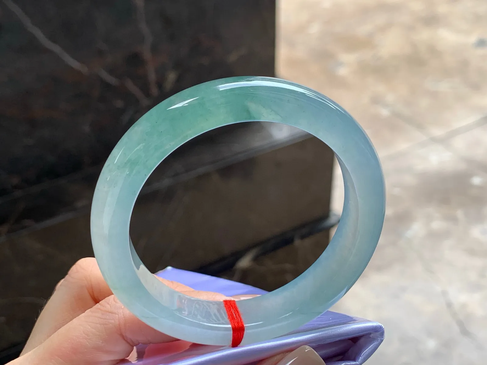 冰种蓝晴手镯
种老水足 56.6/12.5/8.8mm