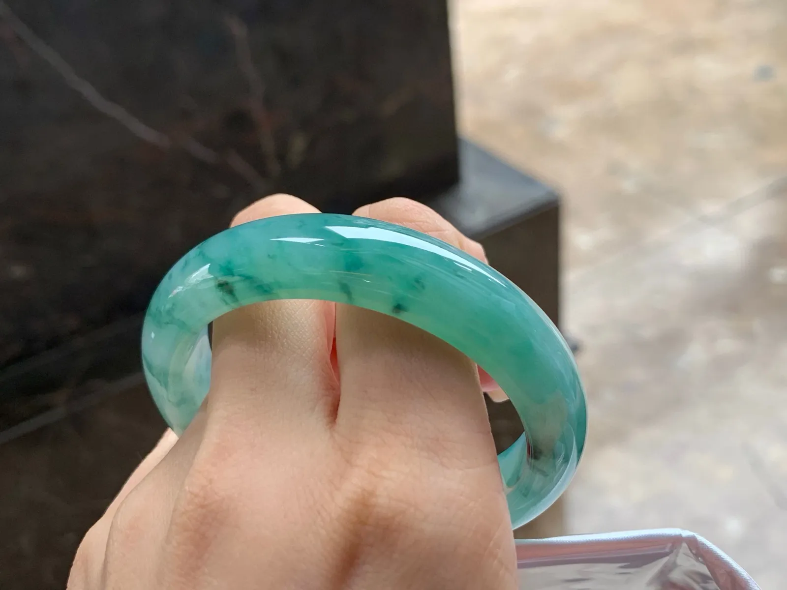 冰飘花手镯
底色漂亮 53/13/8.2mm
