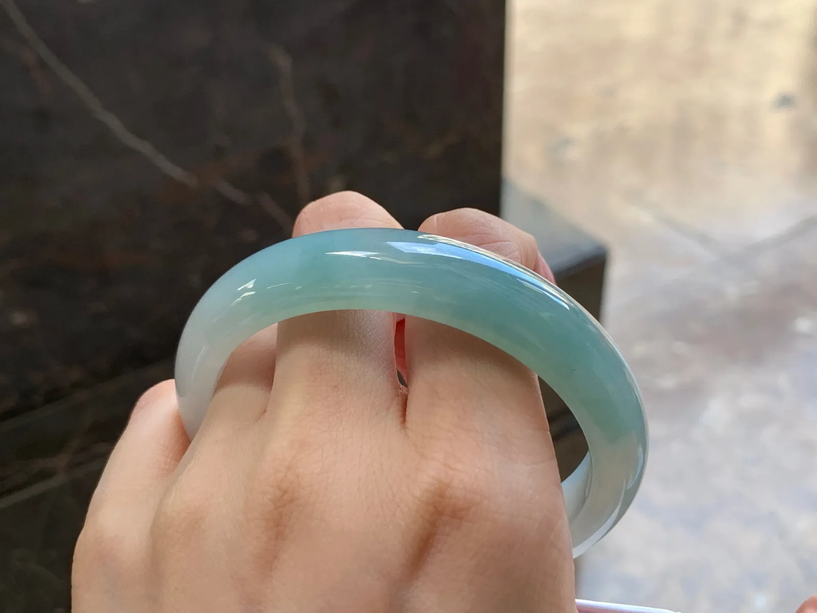 大圈手镯
细腻水润 61/13.2/8.2mm