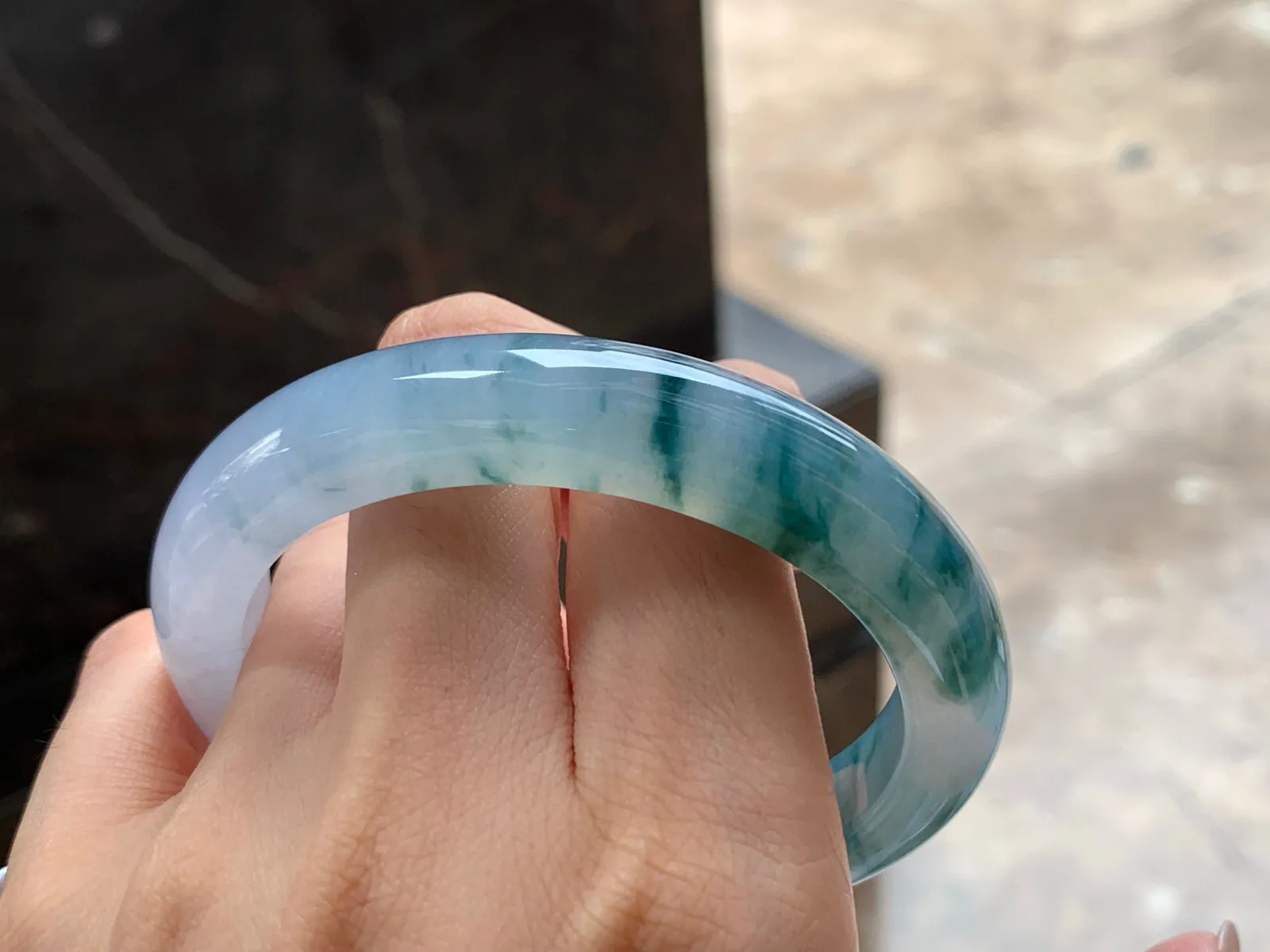 冰飘花手镯
水润58.5/12.5/9.2mm