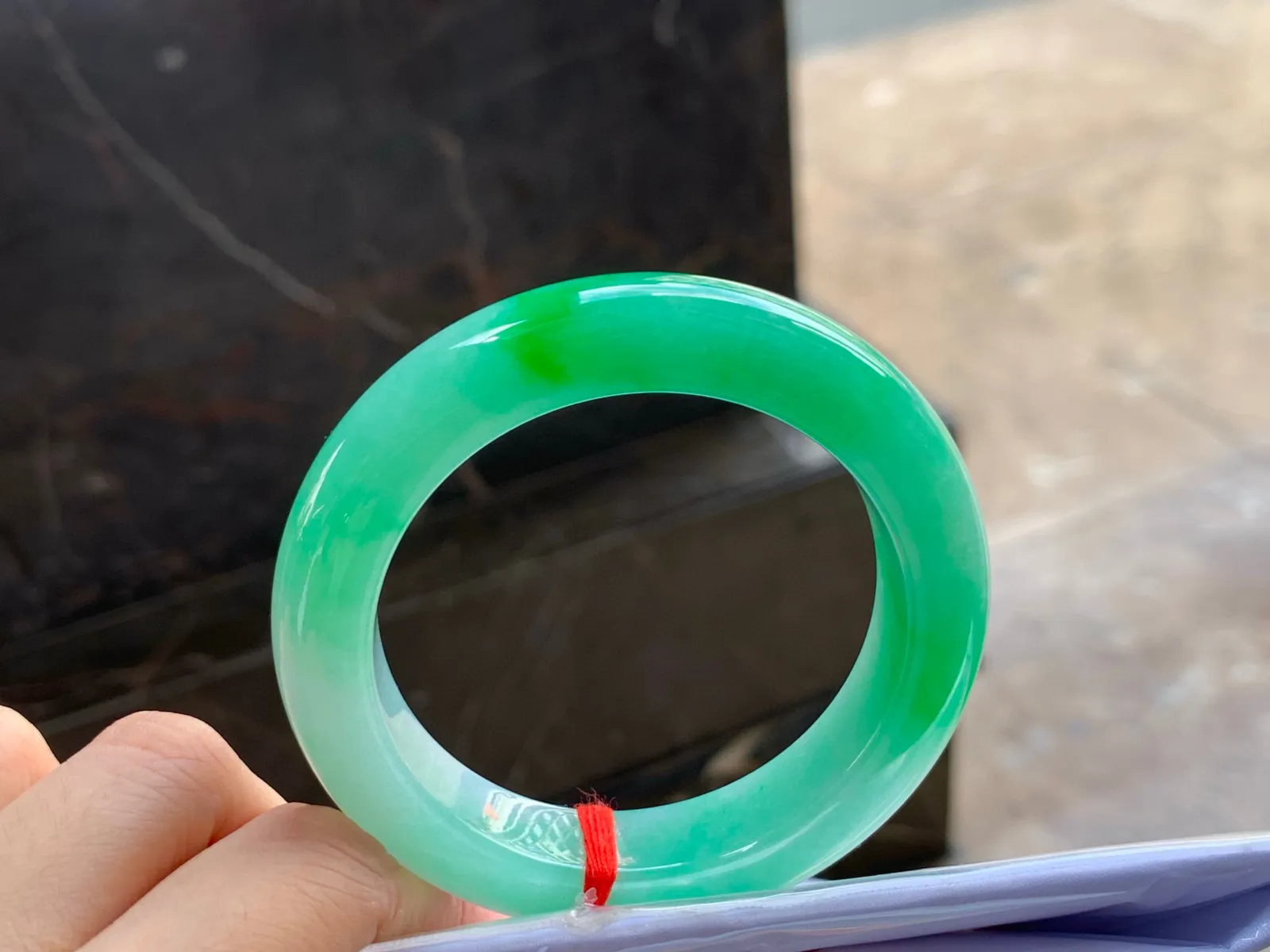 阳绿手镯
色阳52.5/12.4/10.2mm