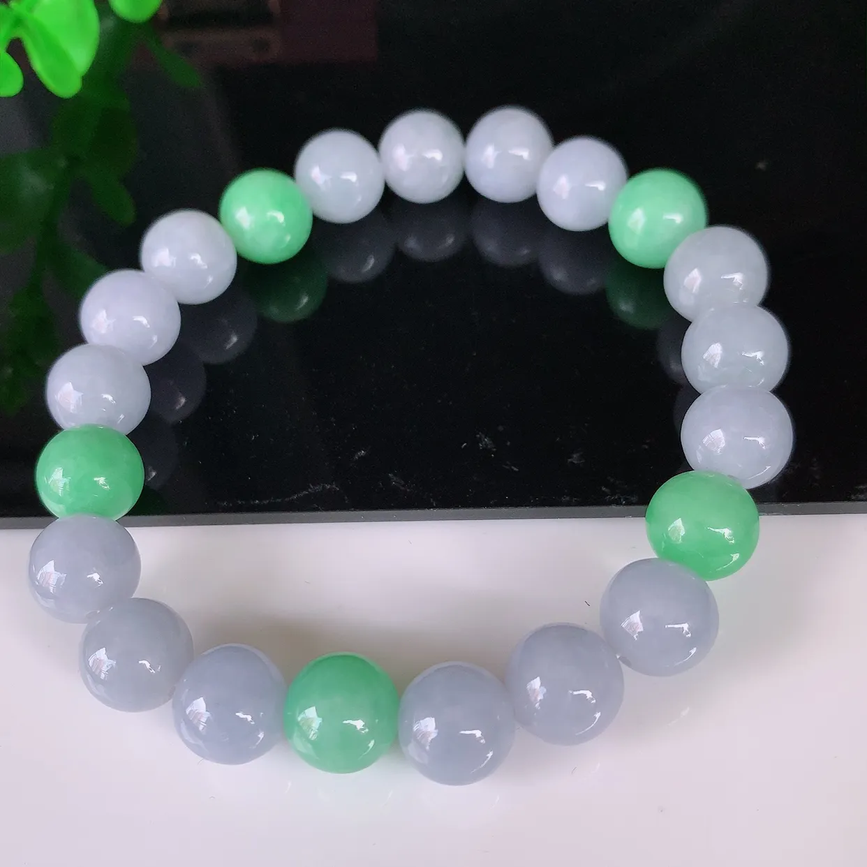 自然光实拍，冰润春带彩翡翠手串手链，种老水足，冰清玉润  颜色漂亮  #46.5取一尺寸9