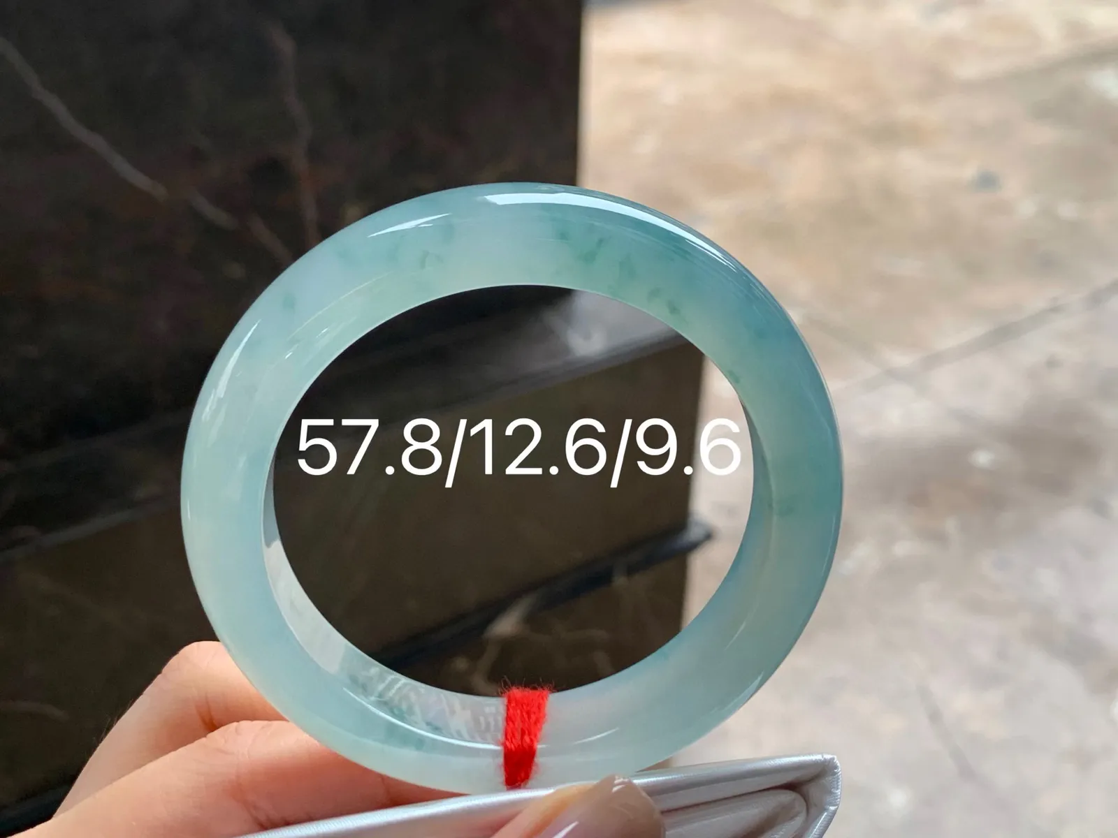 冰种飘花手镯
种好57.8/12.6/9.6mm