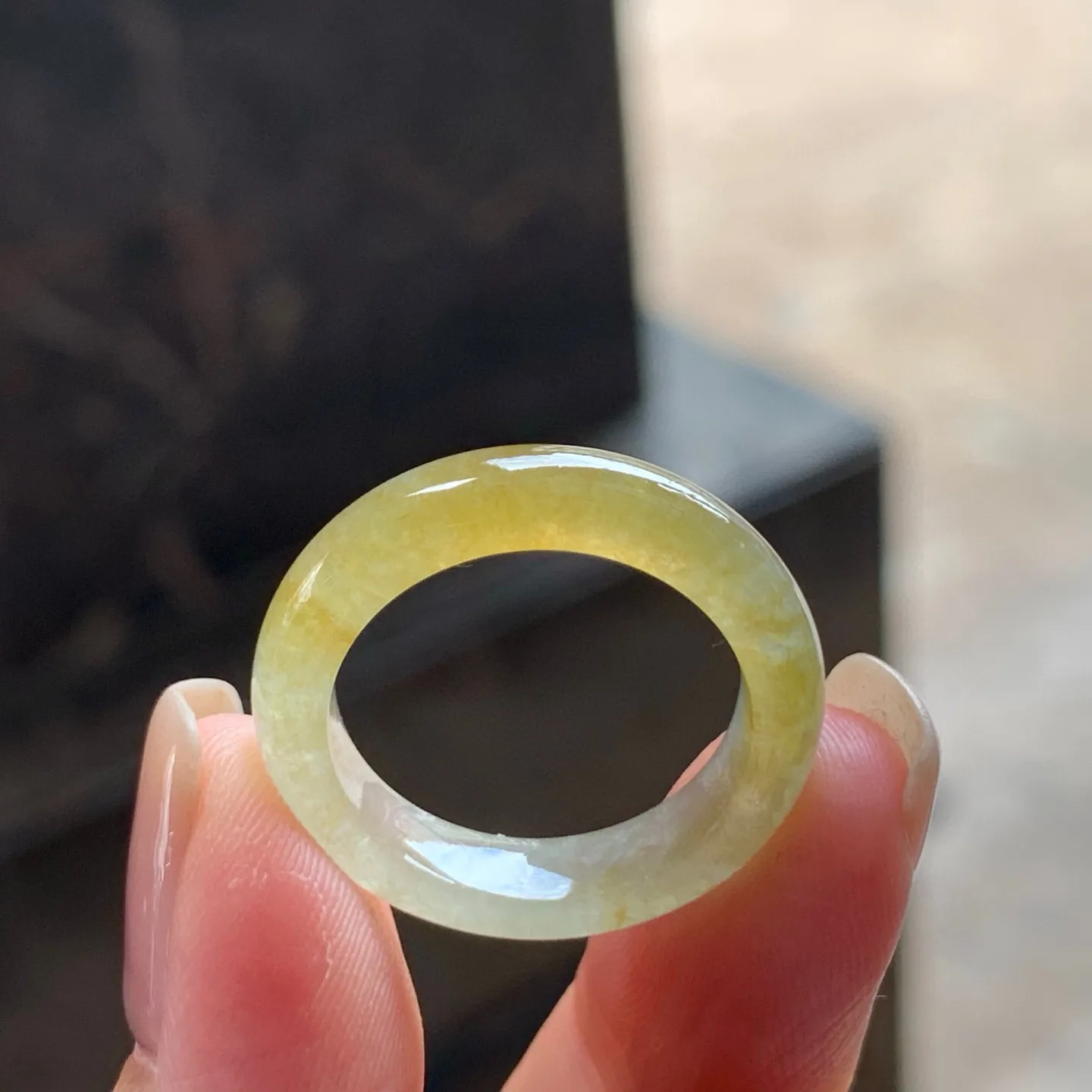 冰黄指环
独特