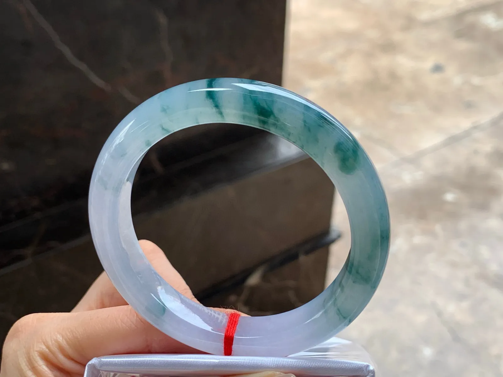 冰飘花手镯
水润58.5/12.5/9.2mm