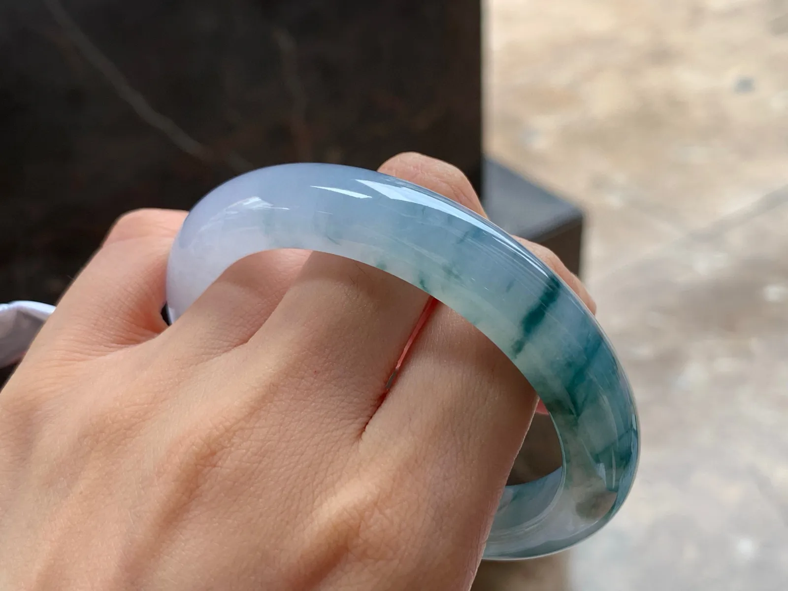 冰飘花手镯
水润58.5/12.5/9.2mm