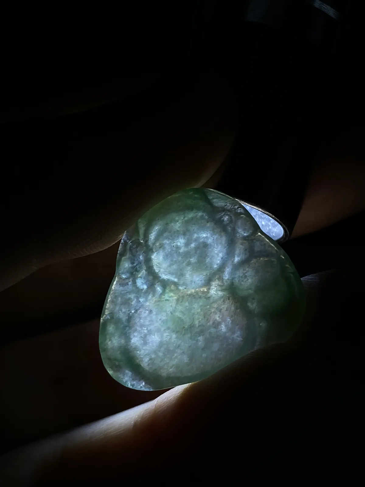 翡翠浅绿色吊坠