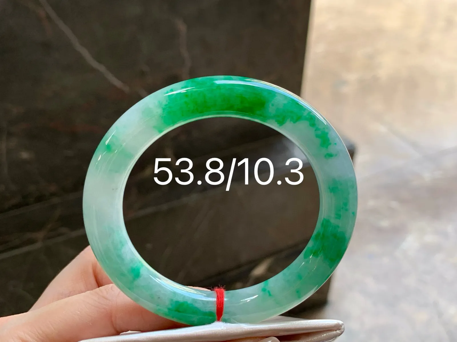 带色福镯
颜色漂亮 53.8/10.3mm