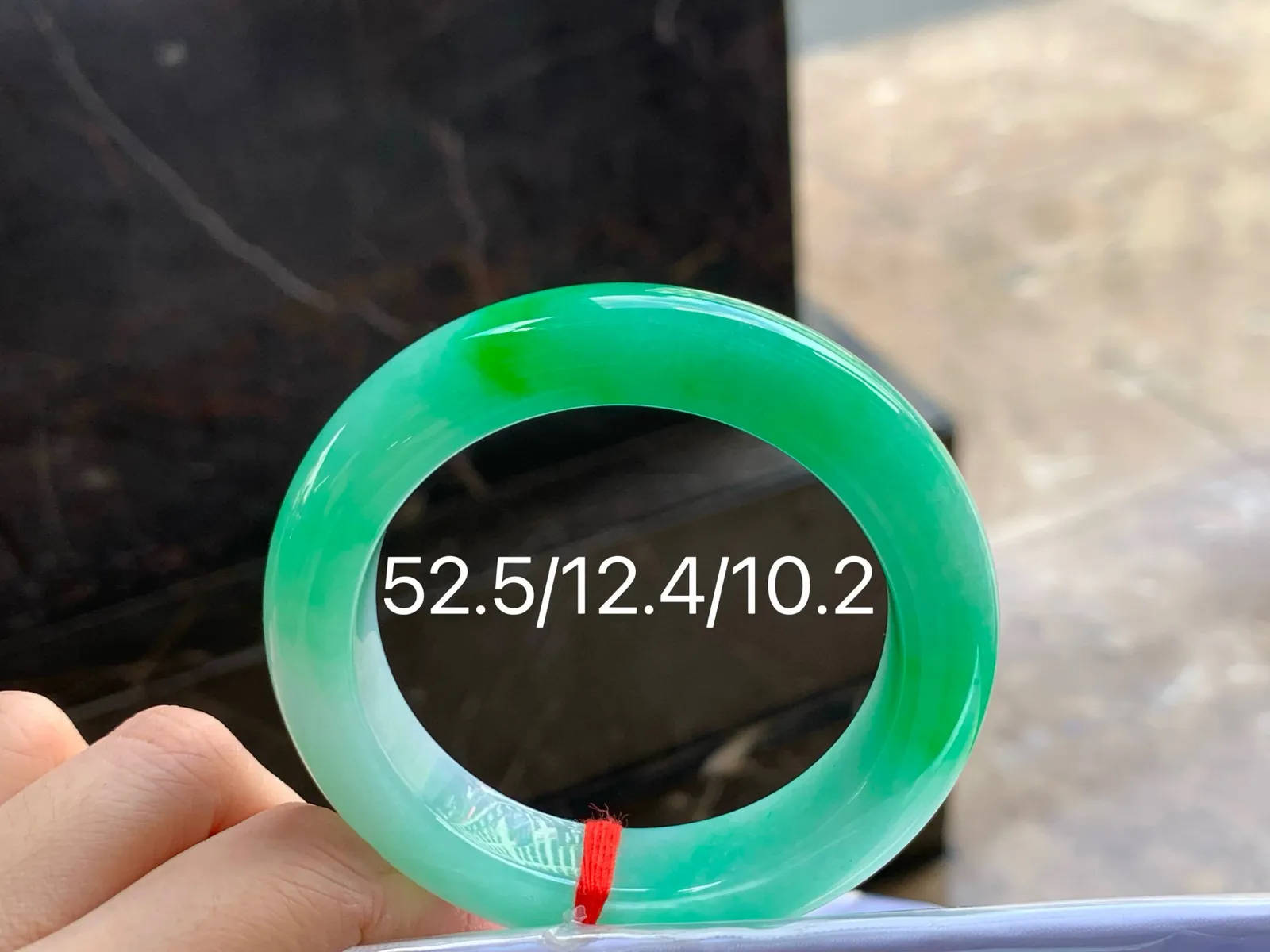 阳绿手镯
色阳52.5/12.4/10.2mm