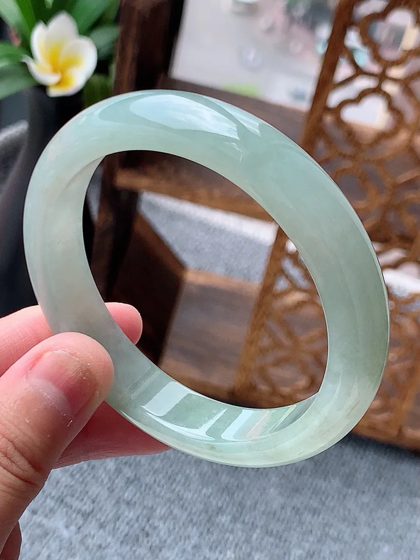 a货翡翠老坑晴底正装正圈手镯56-57圈口  尺寸56.8×12×7.6mm 重量54.46g 06