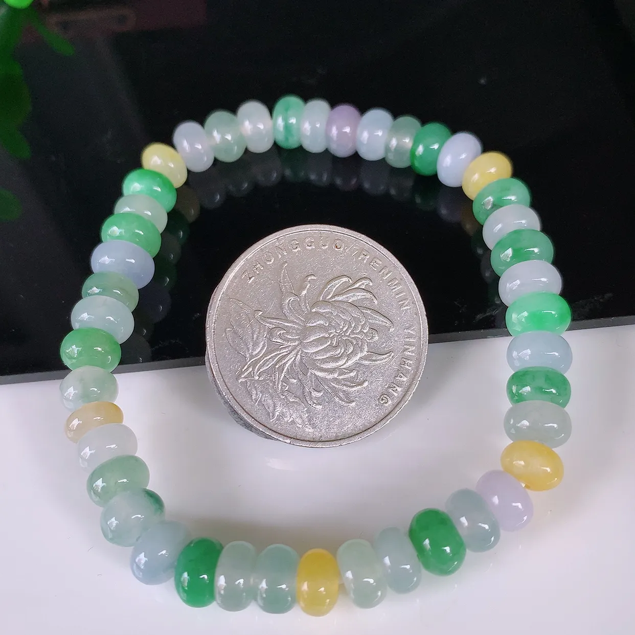 自然光实拍，冰多彩翡翠手串手链，种老水足，冰清玉润  颜色漂亮  #46.5取一尺寸6.6
