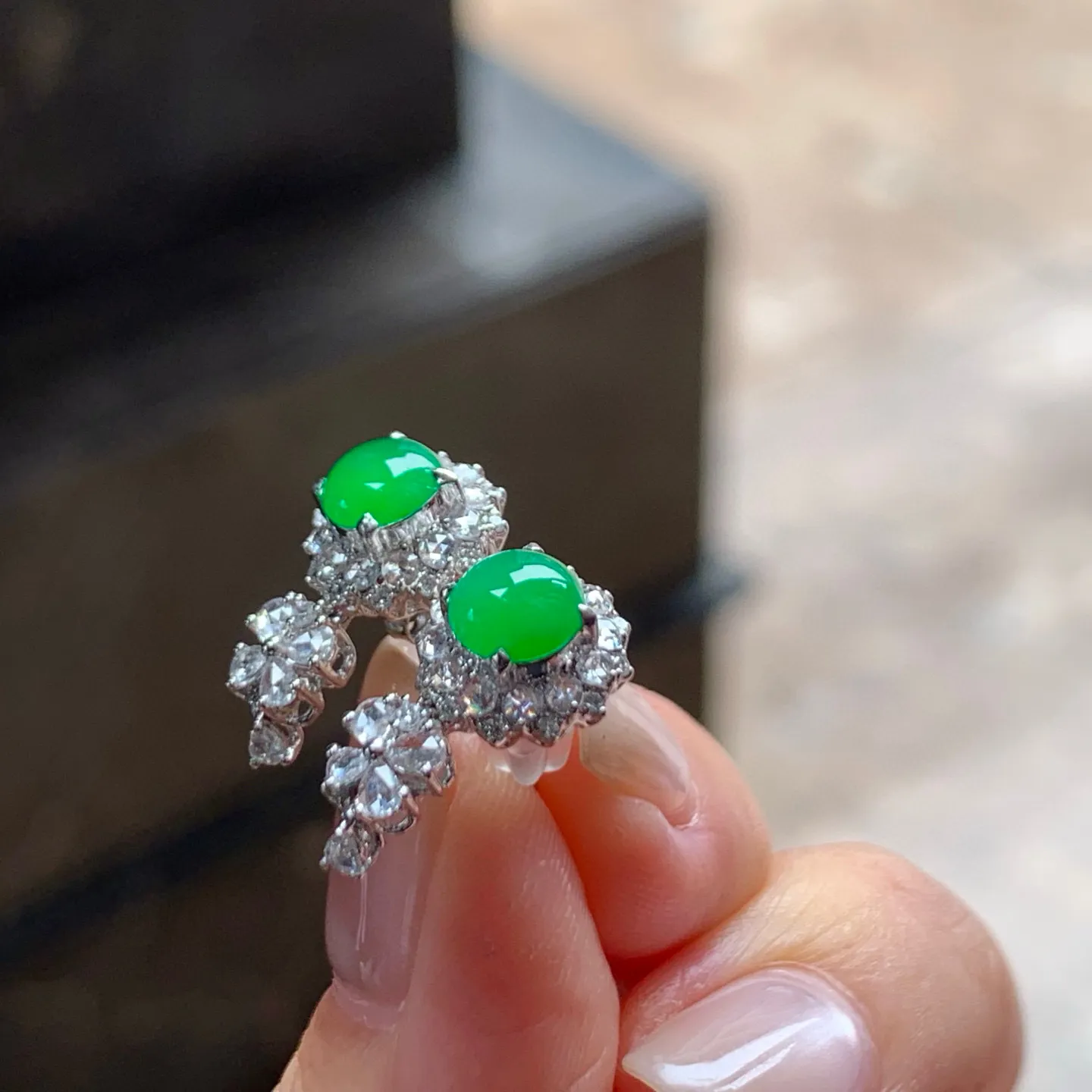 满色蛋面耳钉
色阳 真金镶嵌