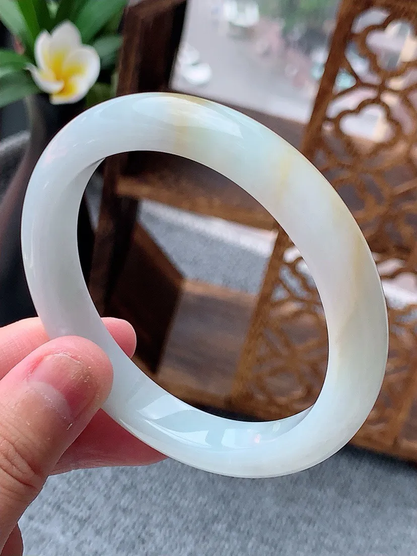 a货翡翠老坑飘黄翡正装正圈手镯57-58圈口 尺寸57.6×10×8mm 重量49.50g 0622
