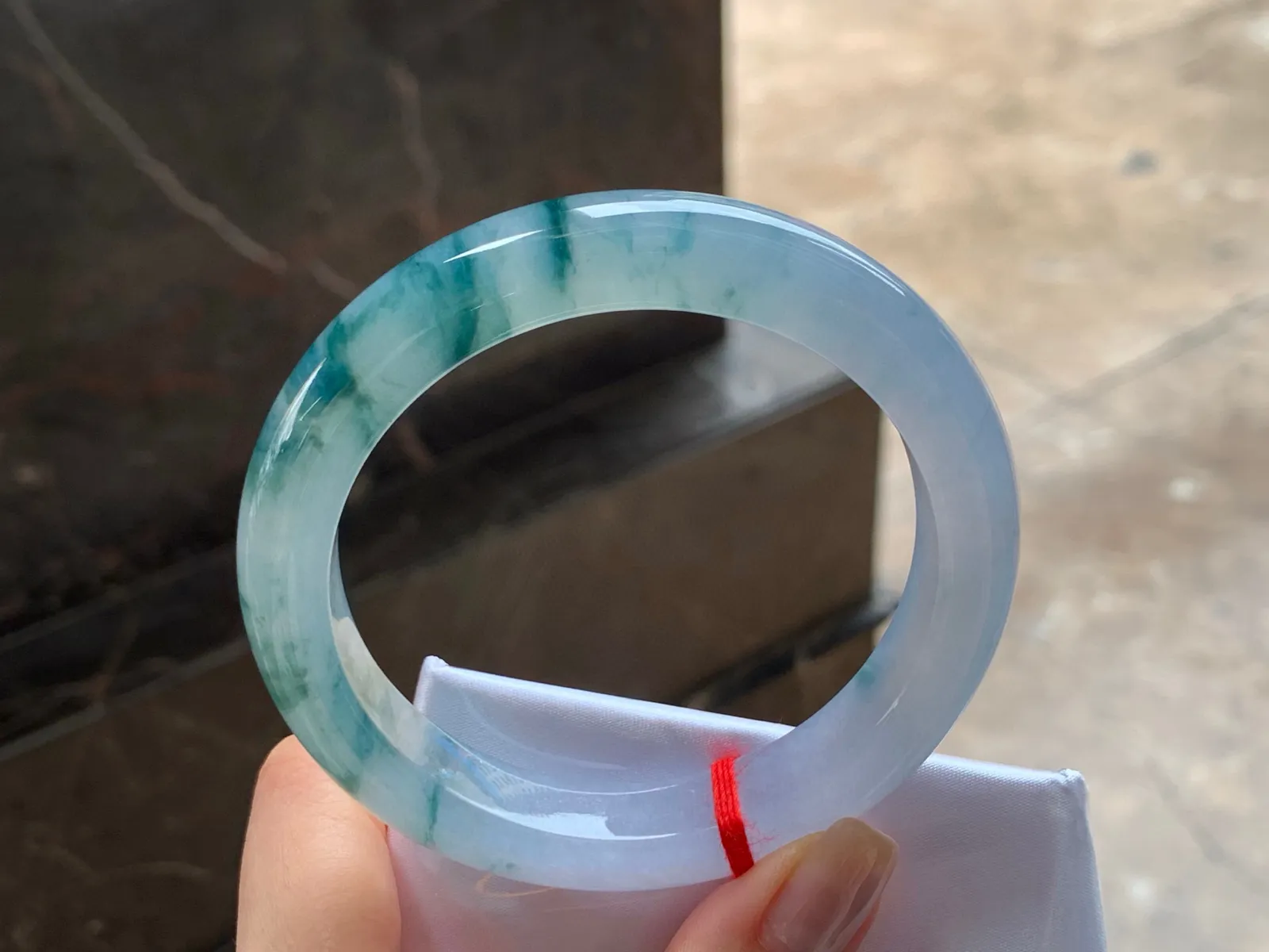 冰飘花手镯
水润58.5/12.5/9.2mm