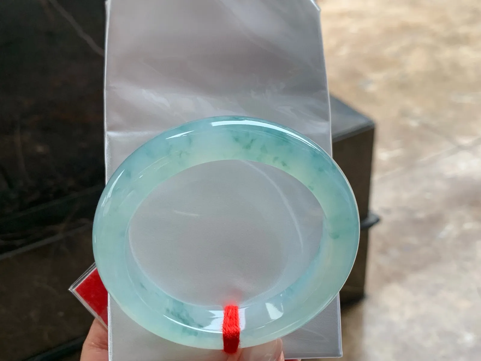 冰种飘花手镯
种好57.8/12.6/9.6mm