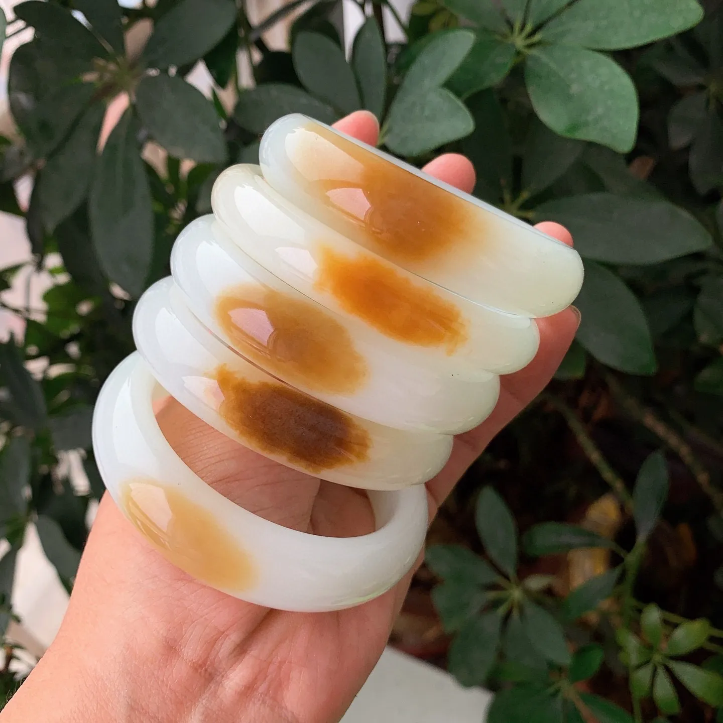 和田玉且末糖料手镯，精品且末糖料，糖色好，品质好，咨询圈口