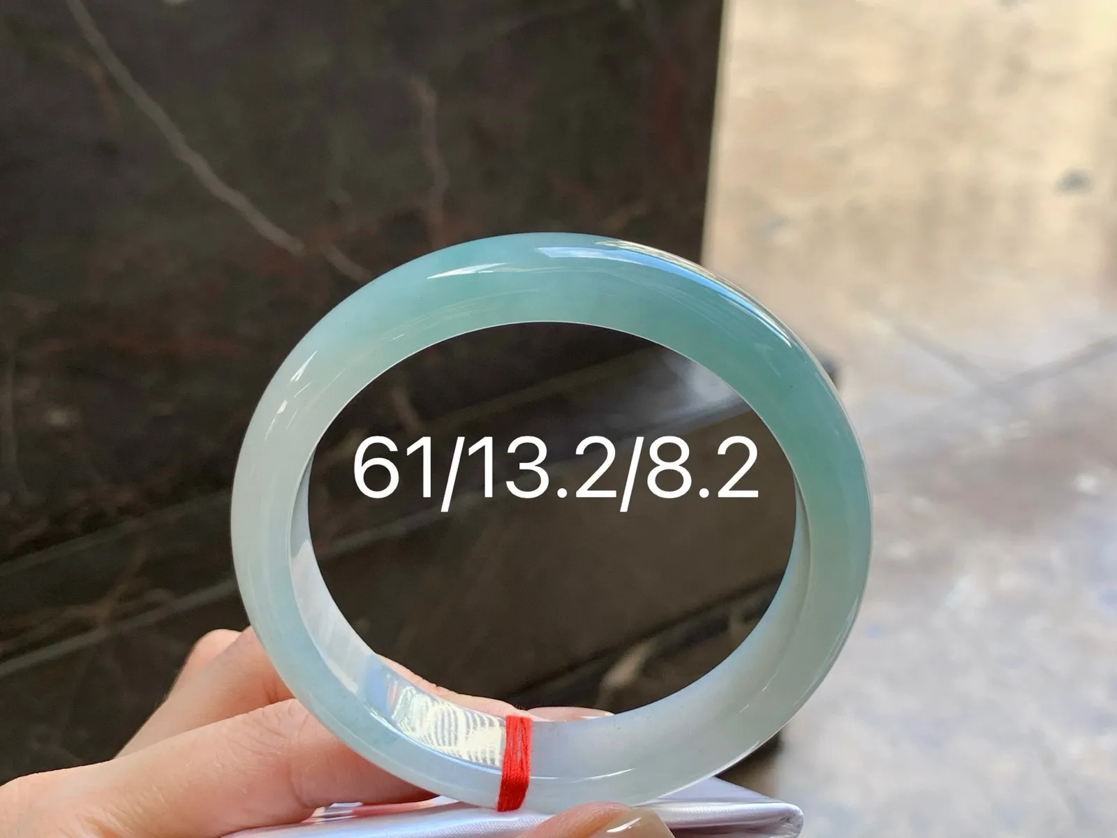 大圈手镯
细腻水润 61/13.2/8.2mm