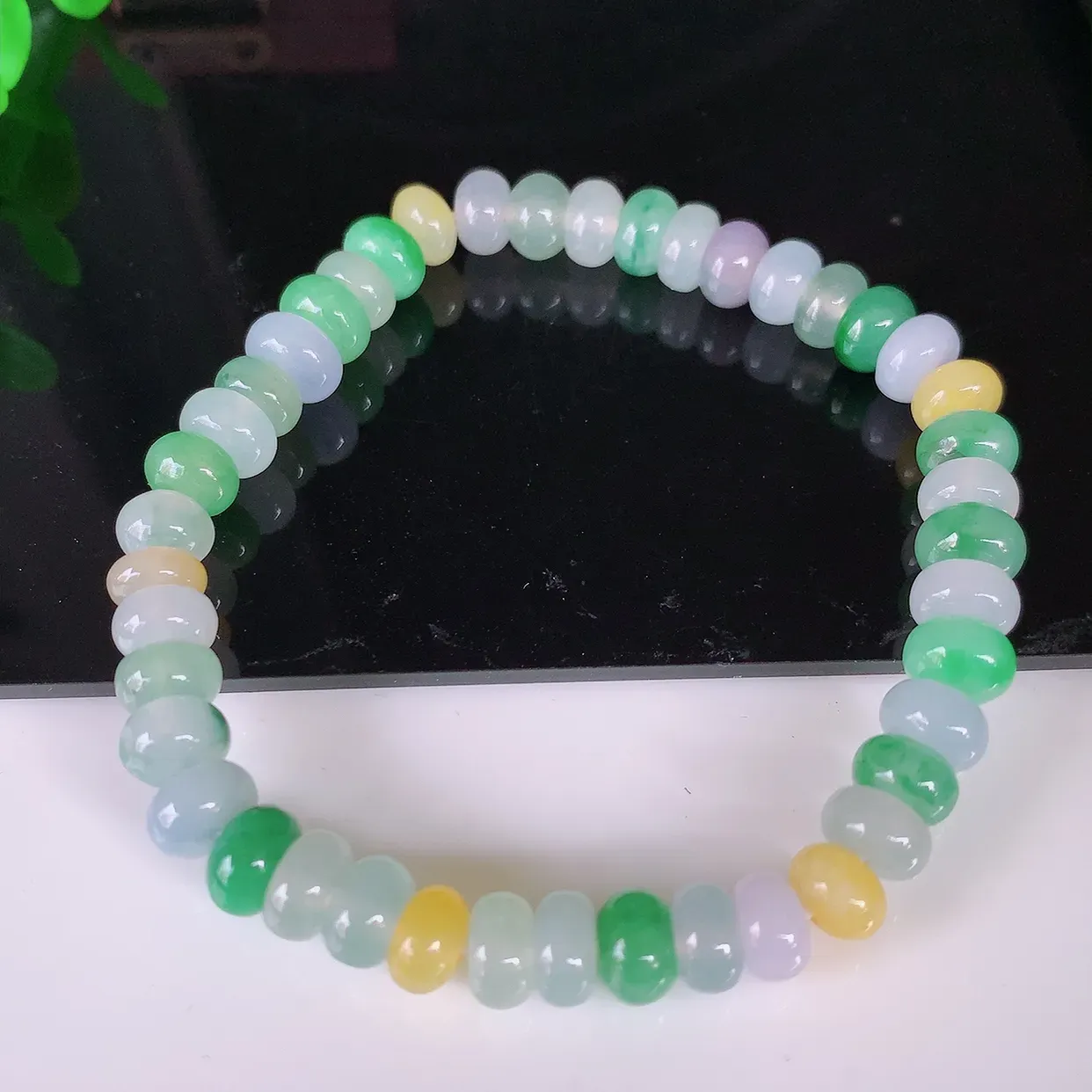 自然光实拍，冰多彩翡翠手串手链，种老水足，冰清玉润  颜色漂亮  #46.5取一尺寸6.6