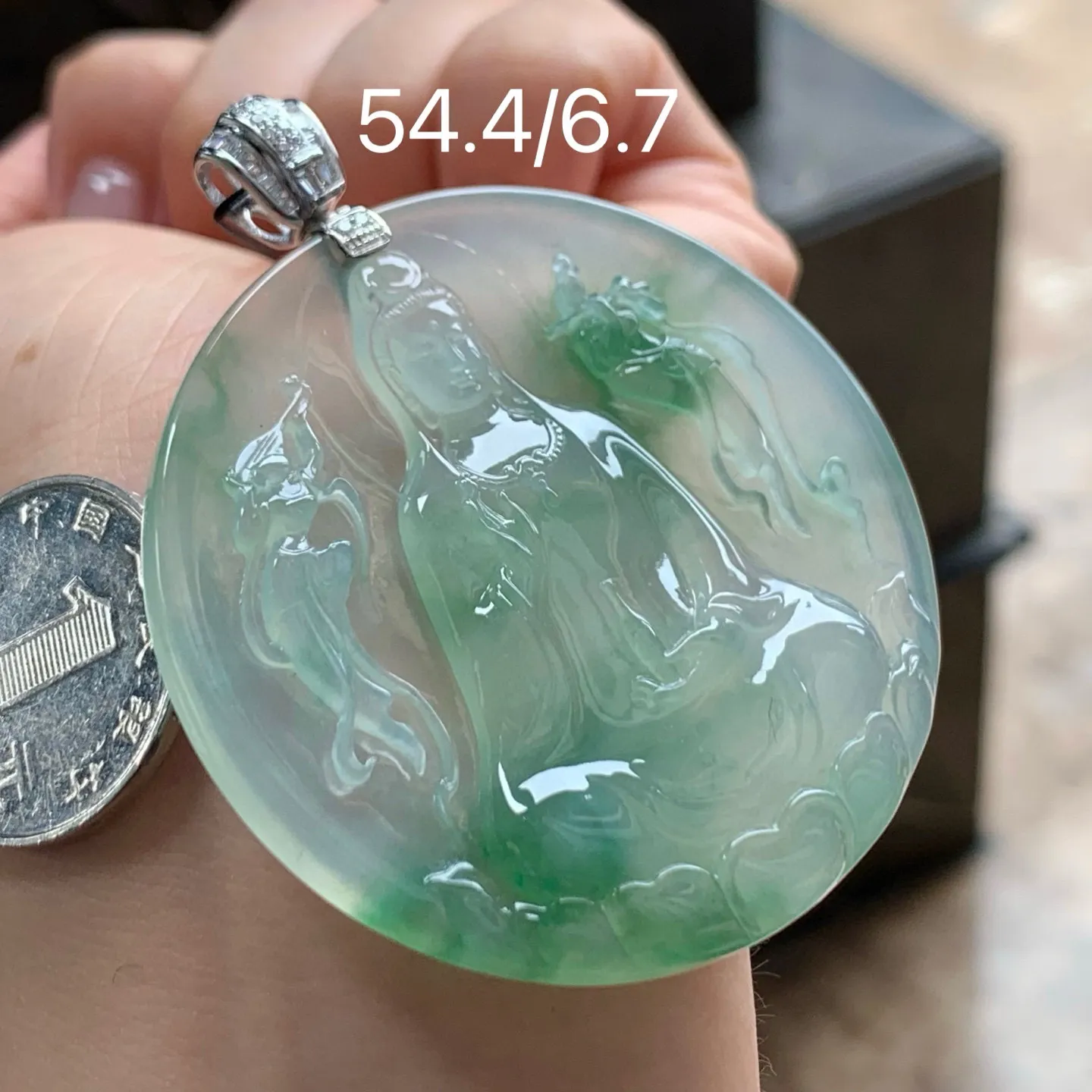 冰种飘花观音牌
花色漂亮 大气 金扣