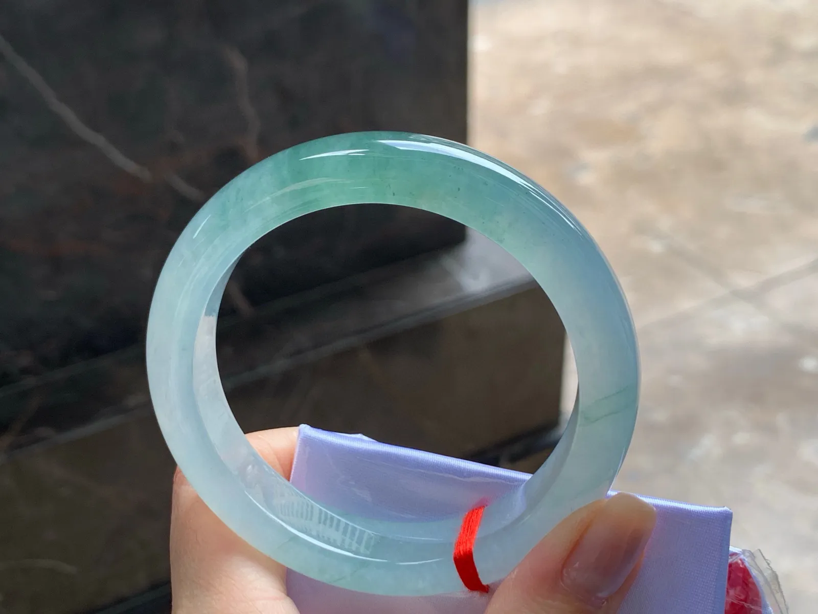 冰种蓝晴手镯
种老水足 56.6/12.5/8.8mm