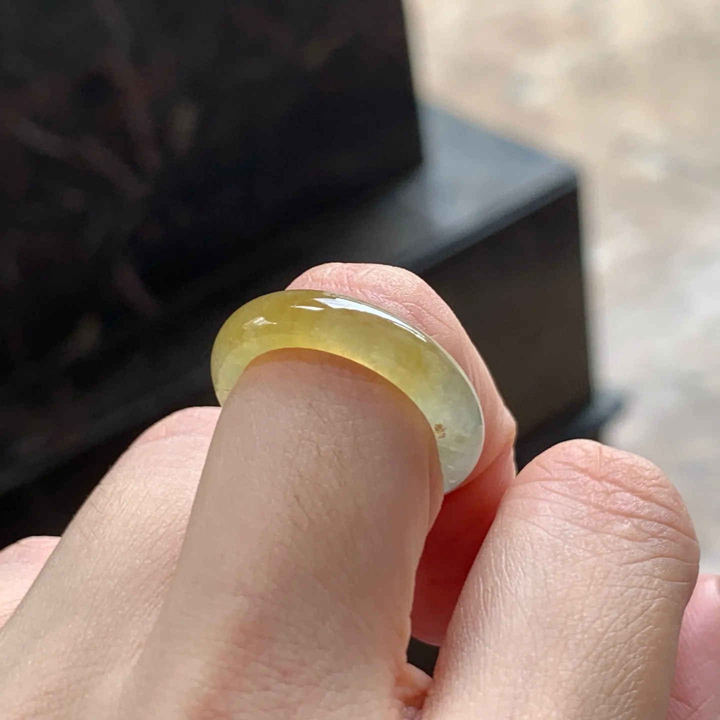 冰黄指环
独特