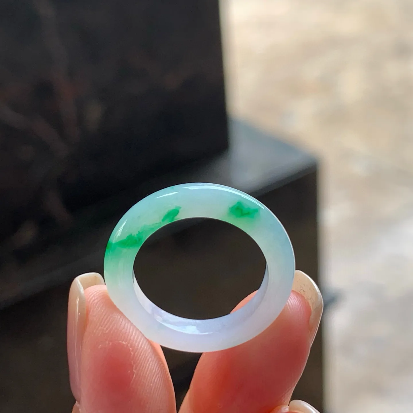 阳绿指环
水润