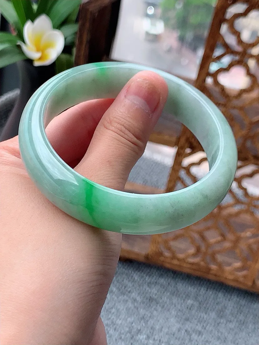 a货翡翠老坑飘绿宽边正装正圈手镯59-60大圈口 尺寸59.5×14.7×7.7mm 重量70.00g 0622