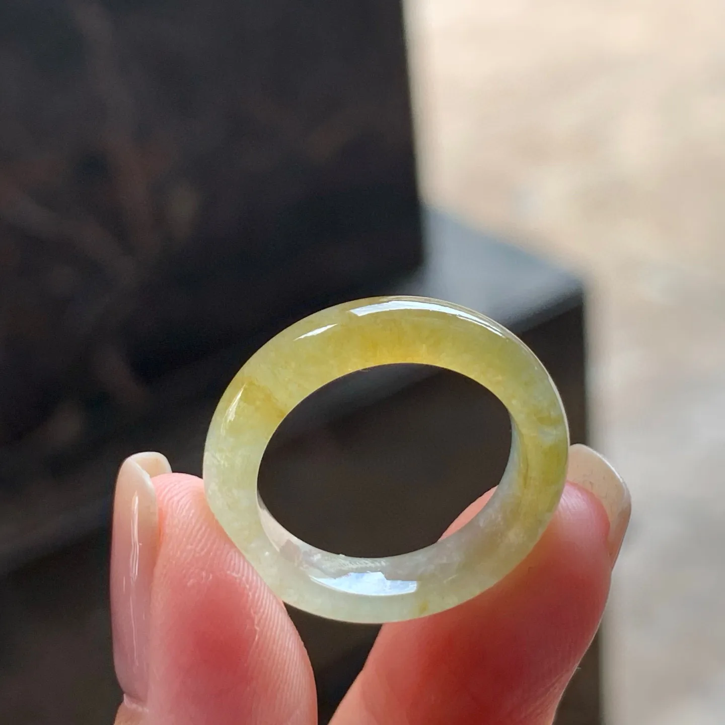 冰黄指环
独特