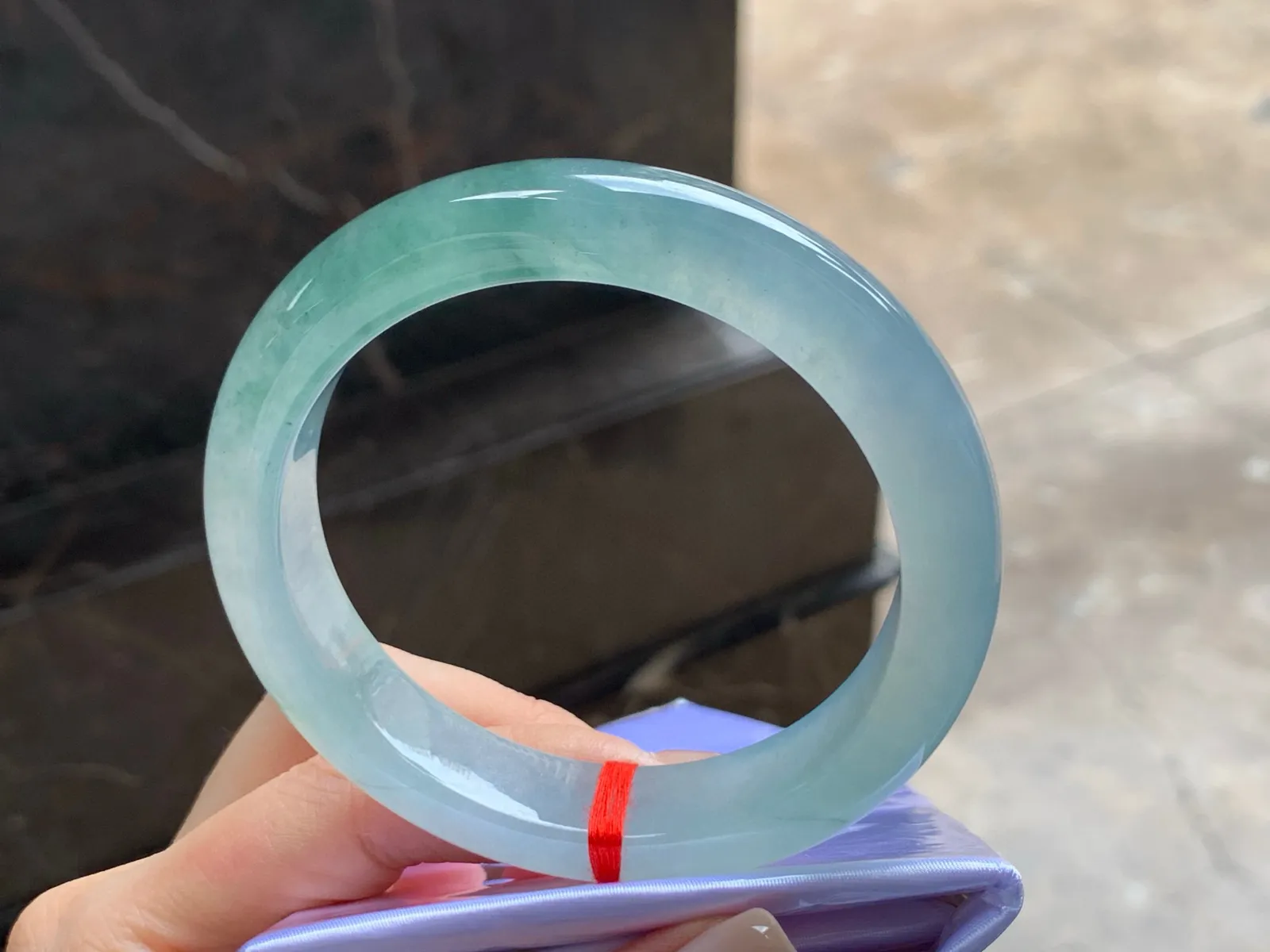 冰种蓝晴手镯
种老水足 56.6/12.5/8.8mm