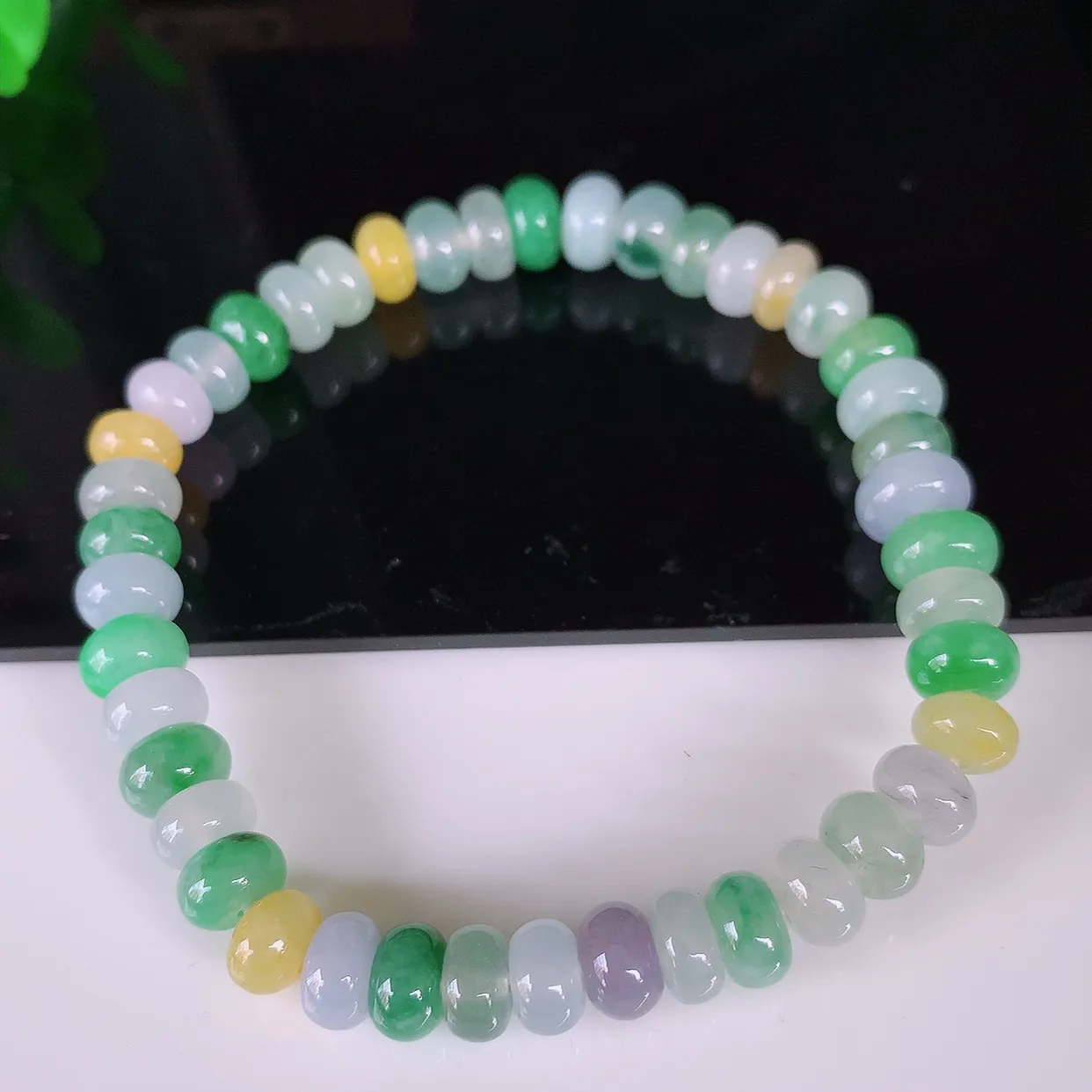 自然光实拍，冰多彩翡翠手串手链，种老水足，冰清玉润  颜色漂亮  #46.5取一尺寸6.6