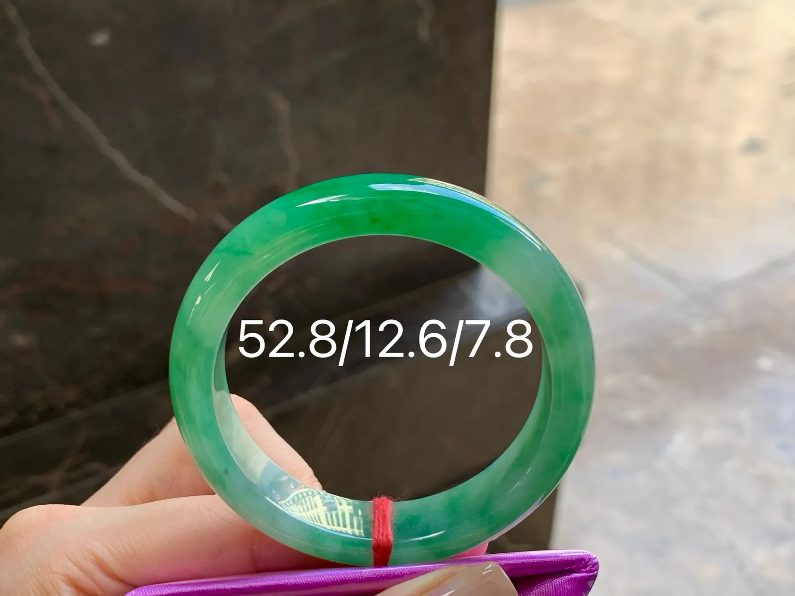 带色手镯
种好水润 52.8/12.6/7.8mm