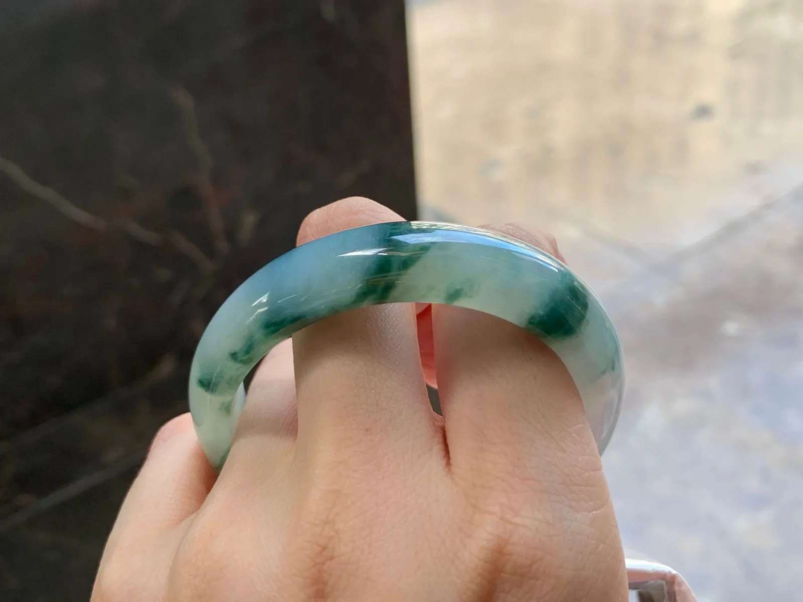 飘花贵妃镯
水润清爽 55.7/12.7/7mm
