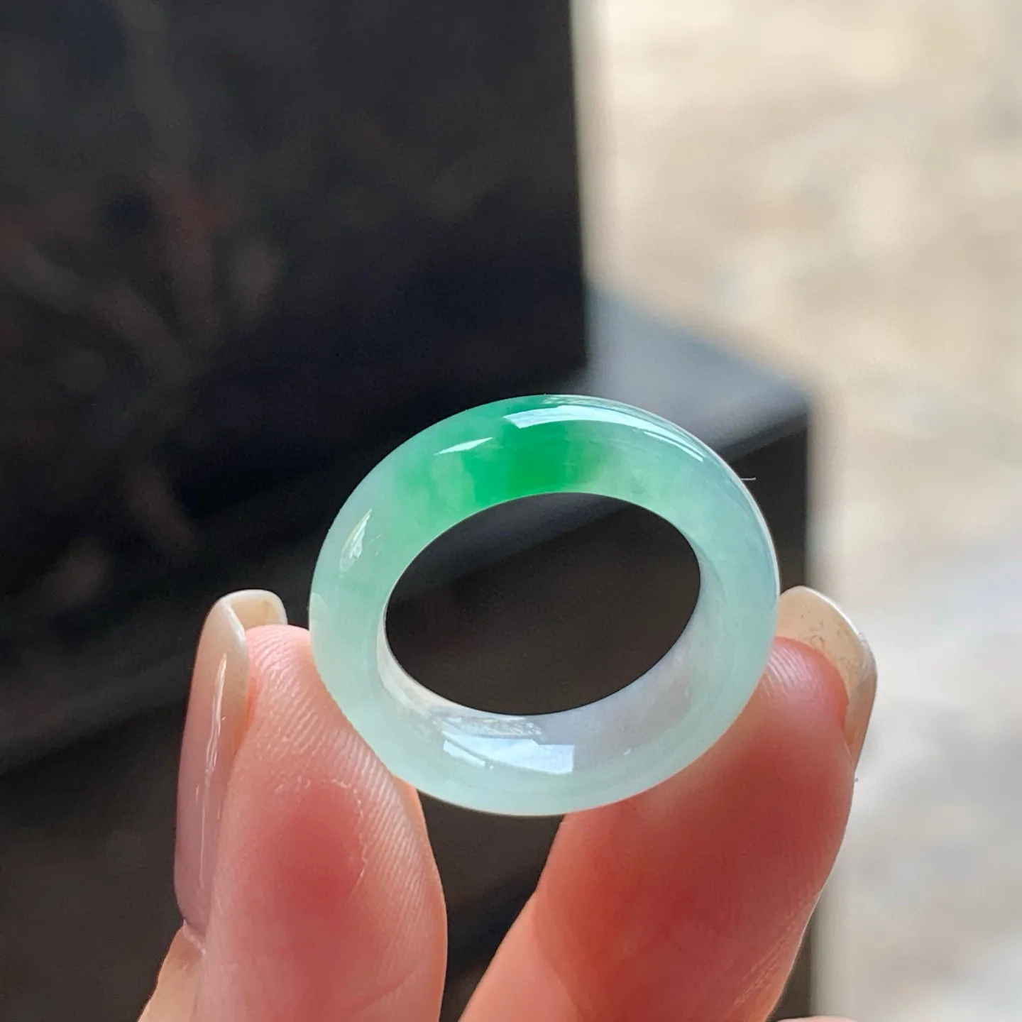 冰带色指环
颜色漂亮 种好水足