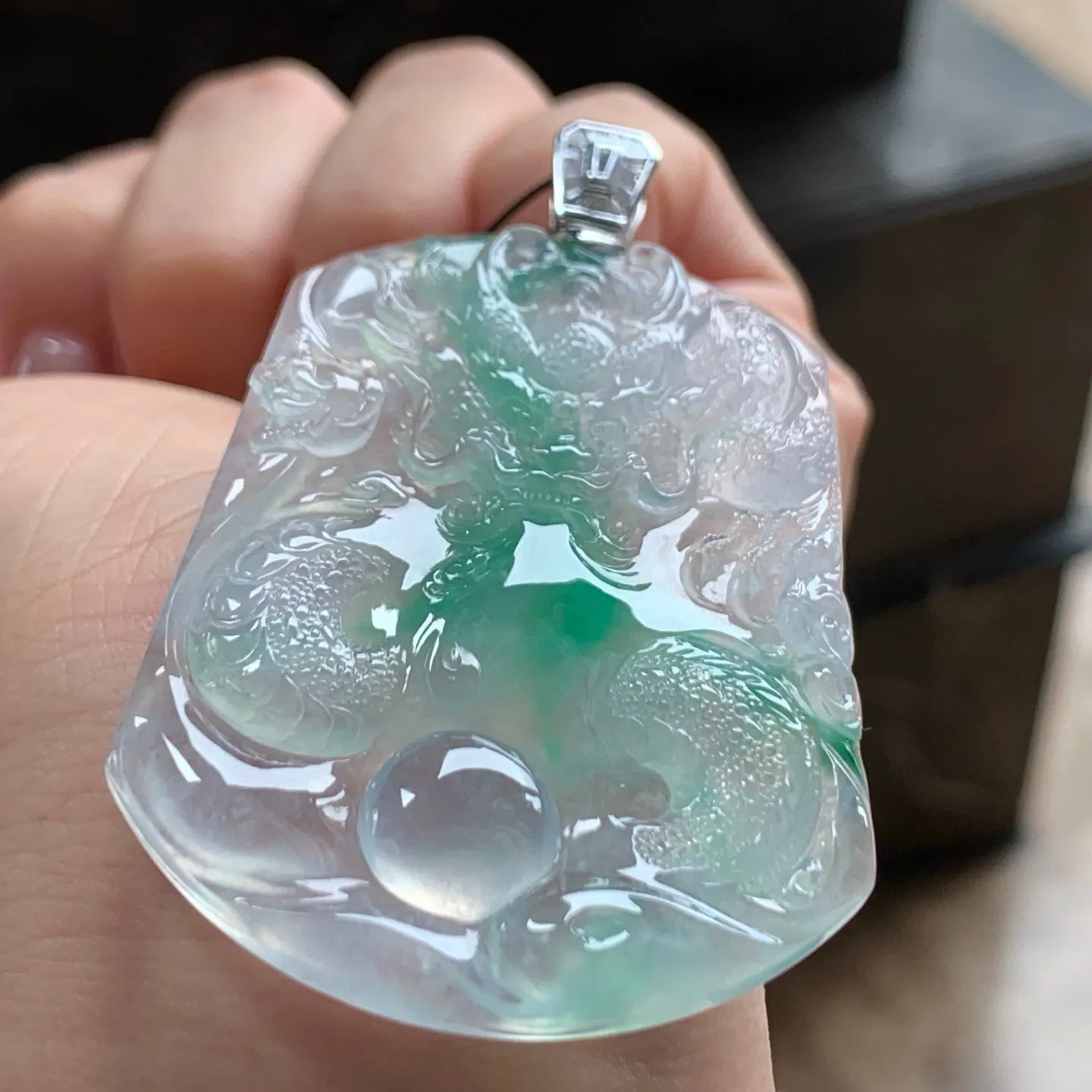 冰种色花龙牌
颜色漂亮 种老 金扣