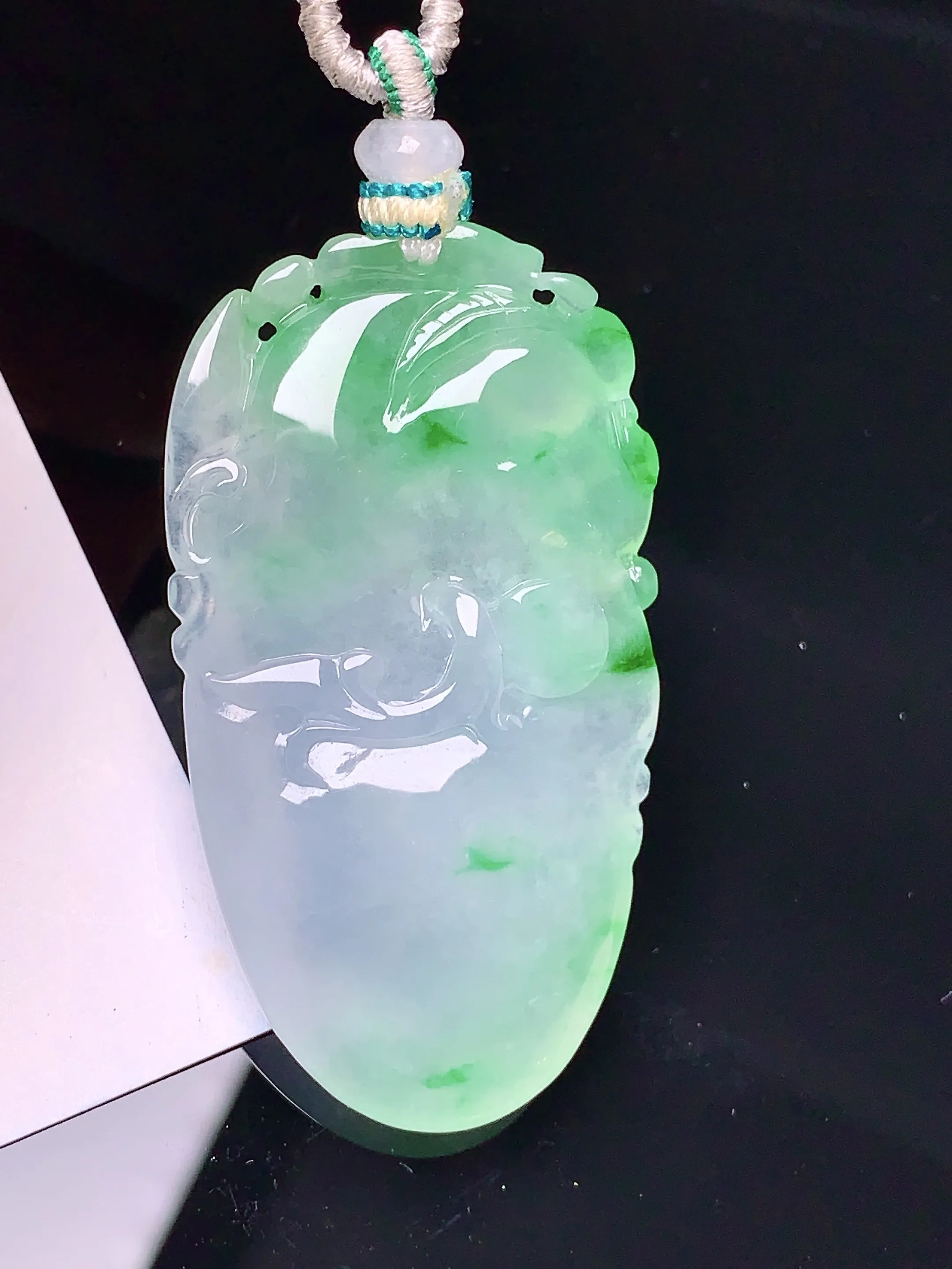 飘绿荷花吊坠 玉质细腻 色泽艳丽 整体尺寸45.8*25.6*7.7