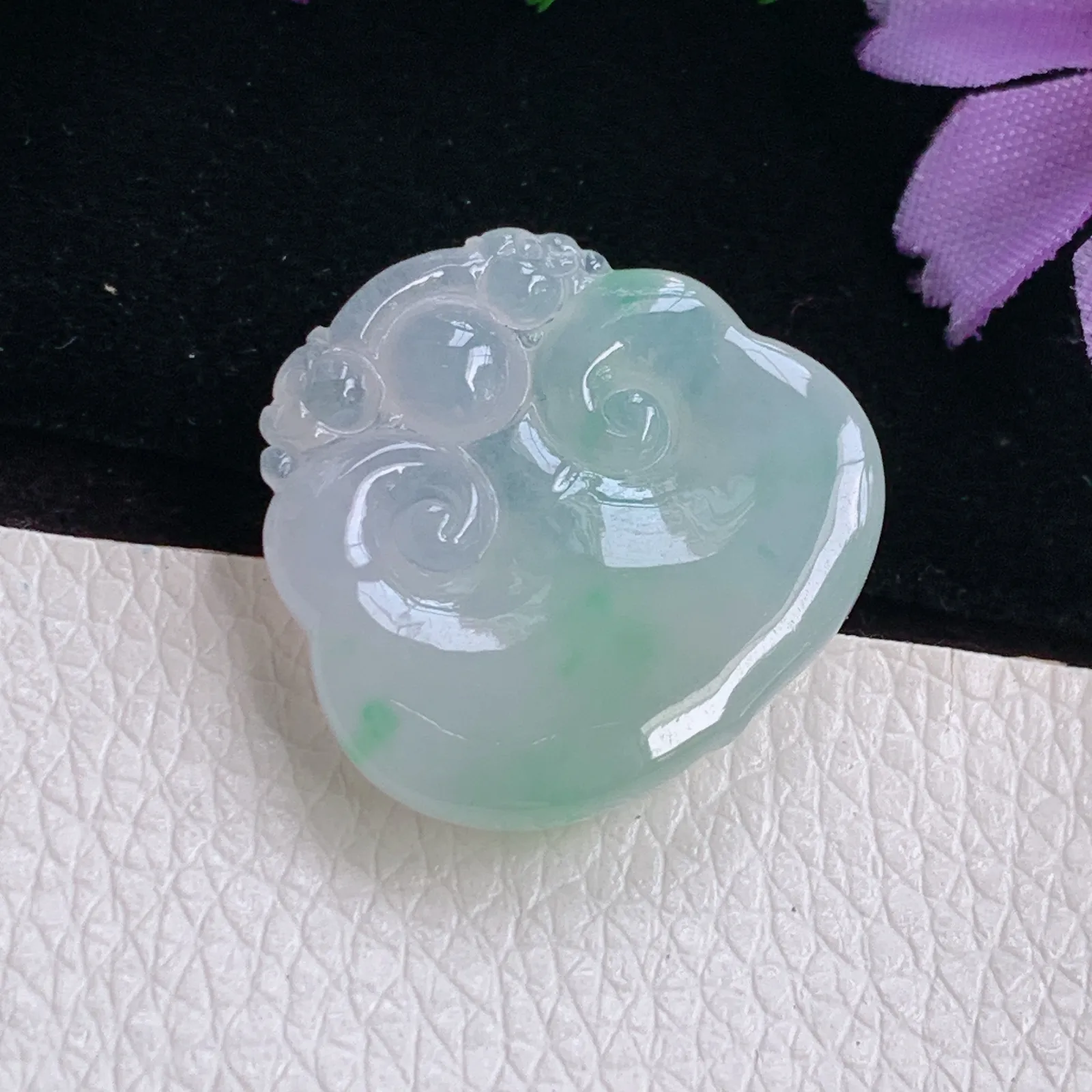 Lz实拍23.6*25*5.6翡翠A货精雕冰飘绿花如意头 事事顺玉吊坠