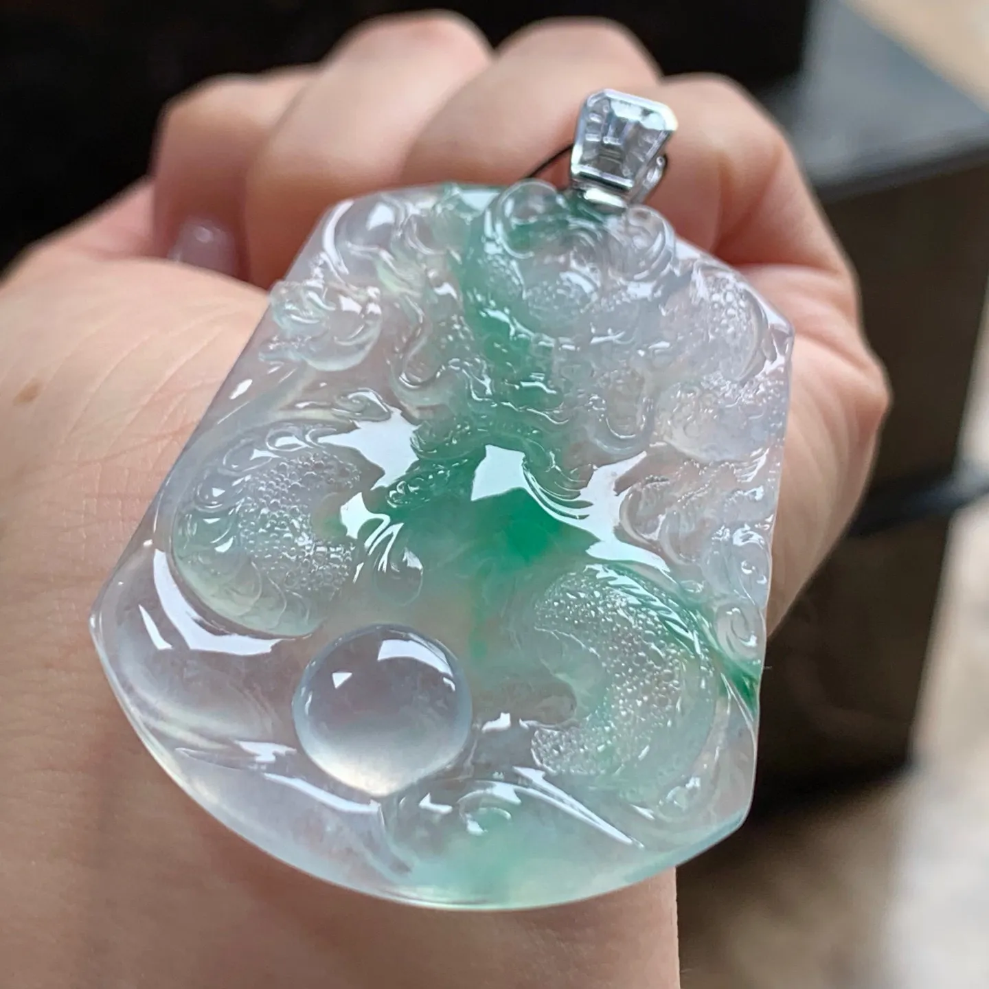 冰种色花龙牌
颜色漂亮 种老 金扣